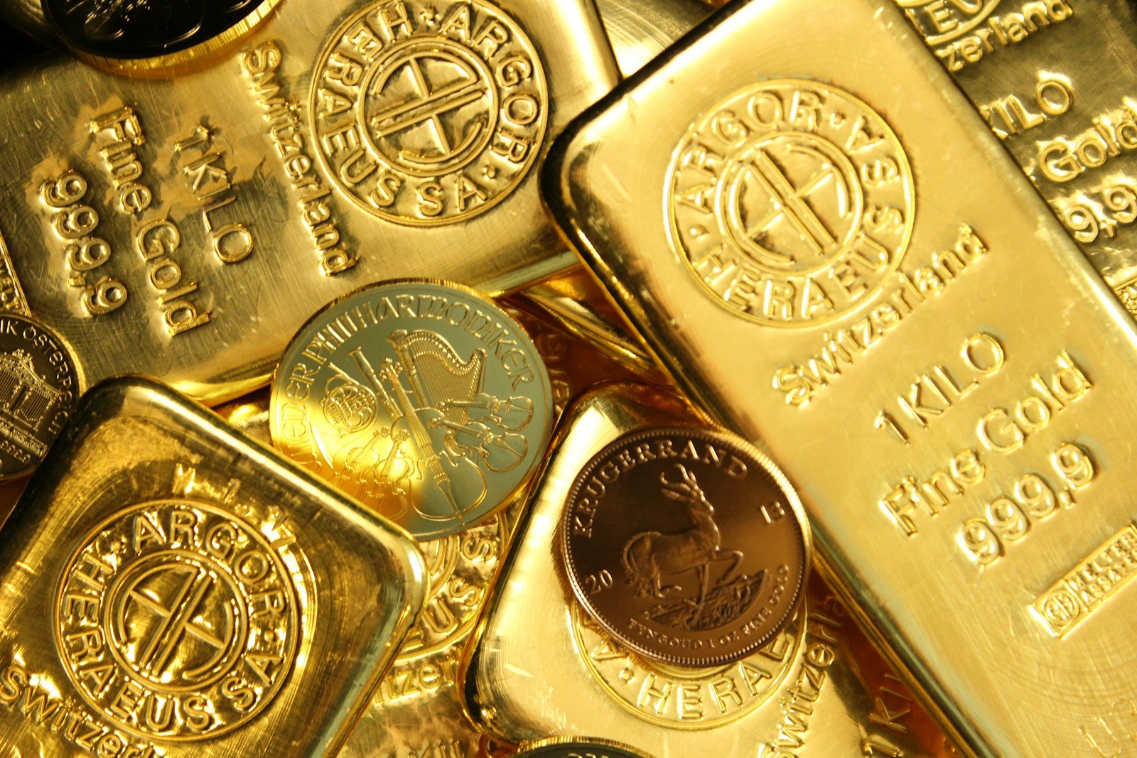 Oro supera los 4.100 USD: análisis técnico y fundamental del nuevo récord histórico